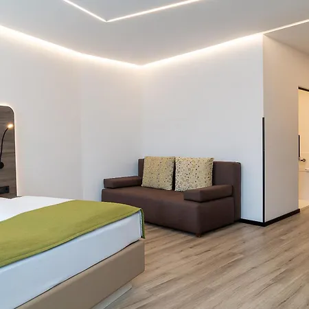 Chrizz Hotel *